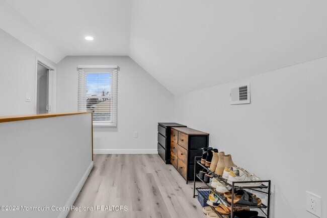 Building Photo - 309 Jersey Ave