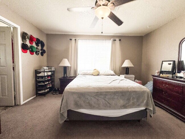 Building Photo - “Spacious 4-Bedroom, 2-Bath Home with Solar Panels in Yuma”