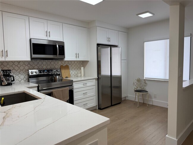 Building Photo - 7350 Kinghurst Dr