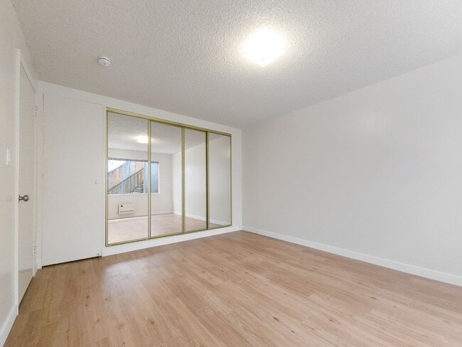 Building Photo - Serene Lake Union Apartment with Scenic Vi...