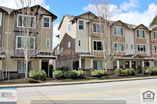 Building Photo - Urban 3 BR / 3.5 BA + Bonus Loft, Townhous...