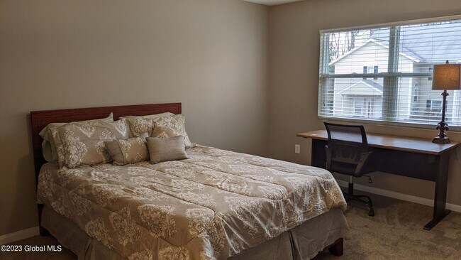 Building Photo - 1006 Greenwich Dr