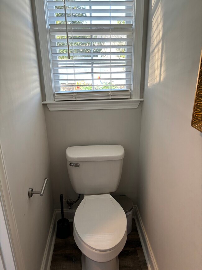 Building Photo - 303 Stonehaven Ln