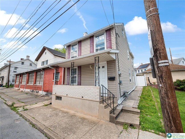 Building Photo - 115 2nd St