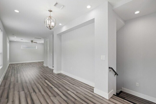 Building Photo - 6109 Cherrylawn Cir