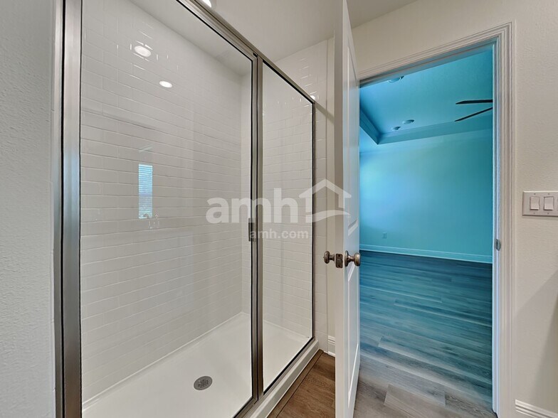 Building Photo - 27170 St Andrews Ave