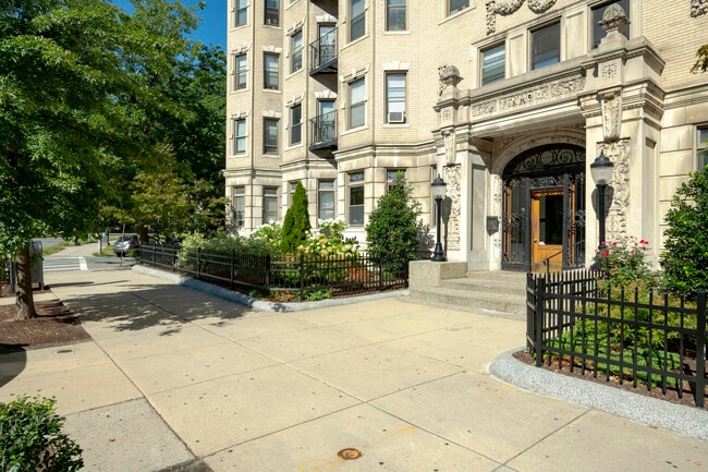 Building Photo - 1111 Boylston St