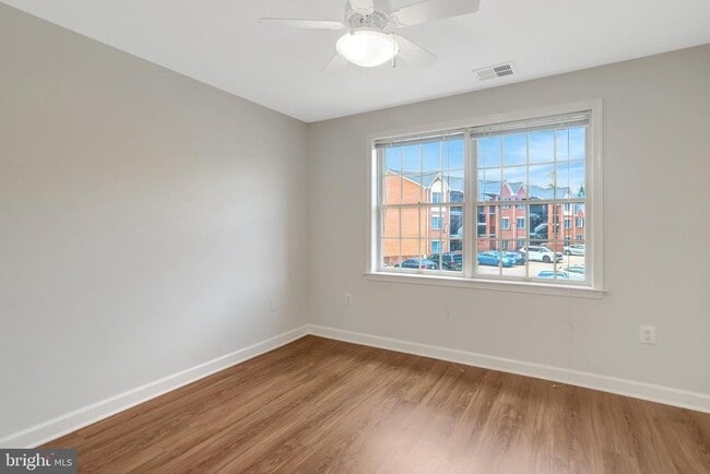 Building Photo - 6924 Fairfax Dr