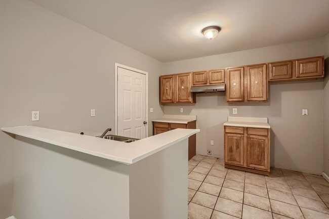 Building Photo - Affordable 2 Story Home - Fresh Paint - New flooring Large Lot - Close to Downtown Atlanta