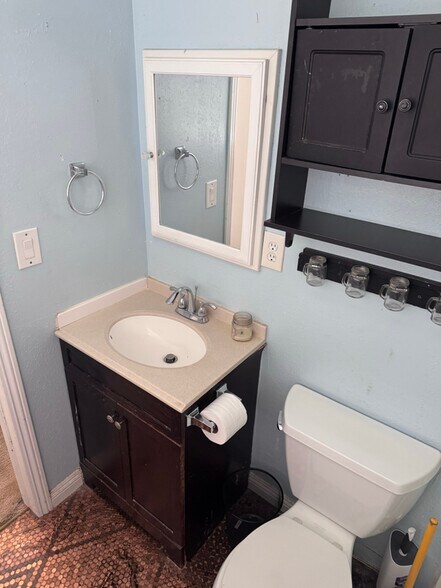 Building Photo - 4859 Stuart Dr