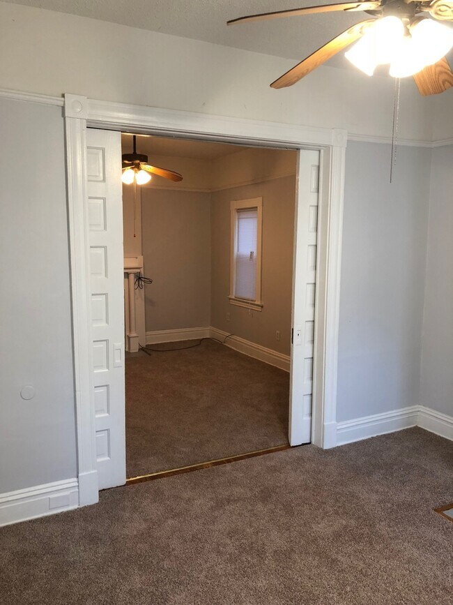 Building Photo - 2220 Parkwood Ave