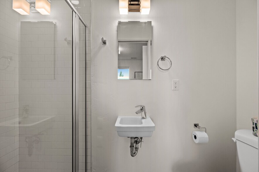 Ground Floor Bathroom - 1421 E Komenda Way