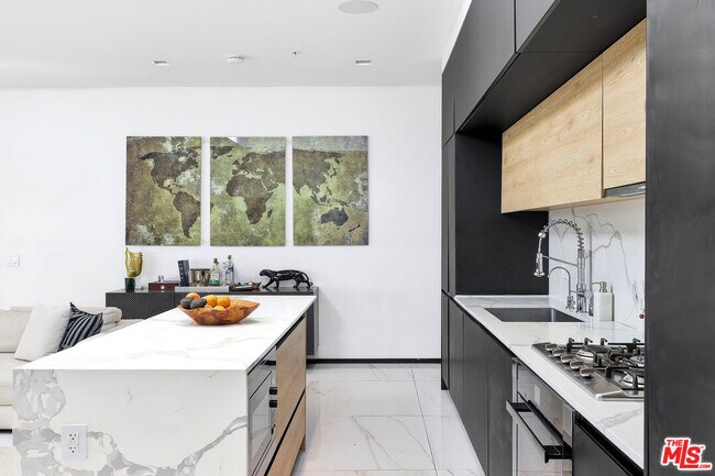 Building Photo - 1253 N Sweetzer Ave