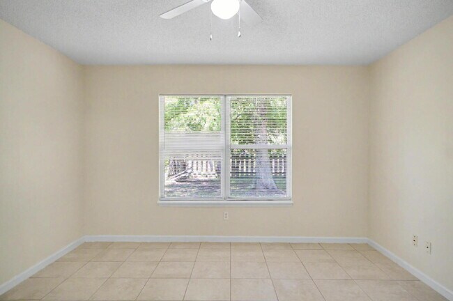 Building Photo - Indian Trails