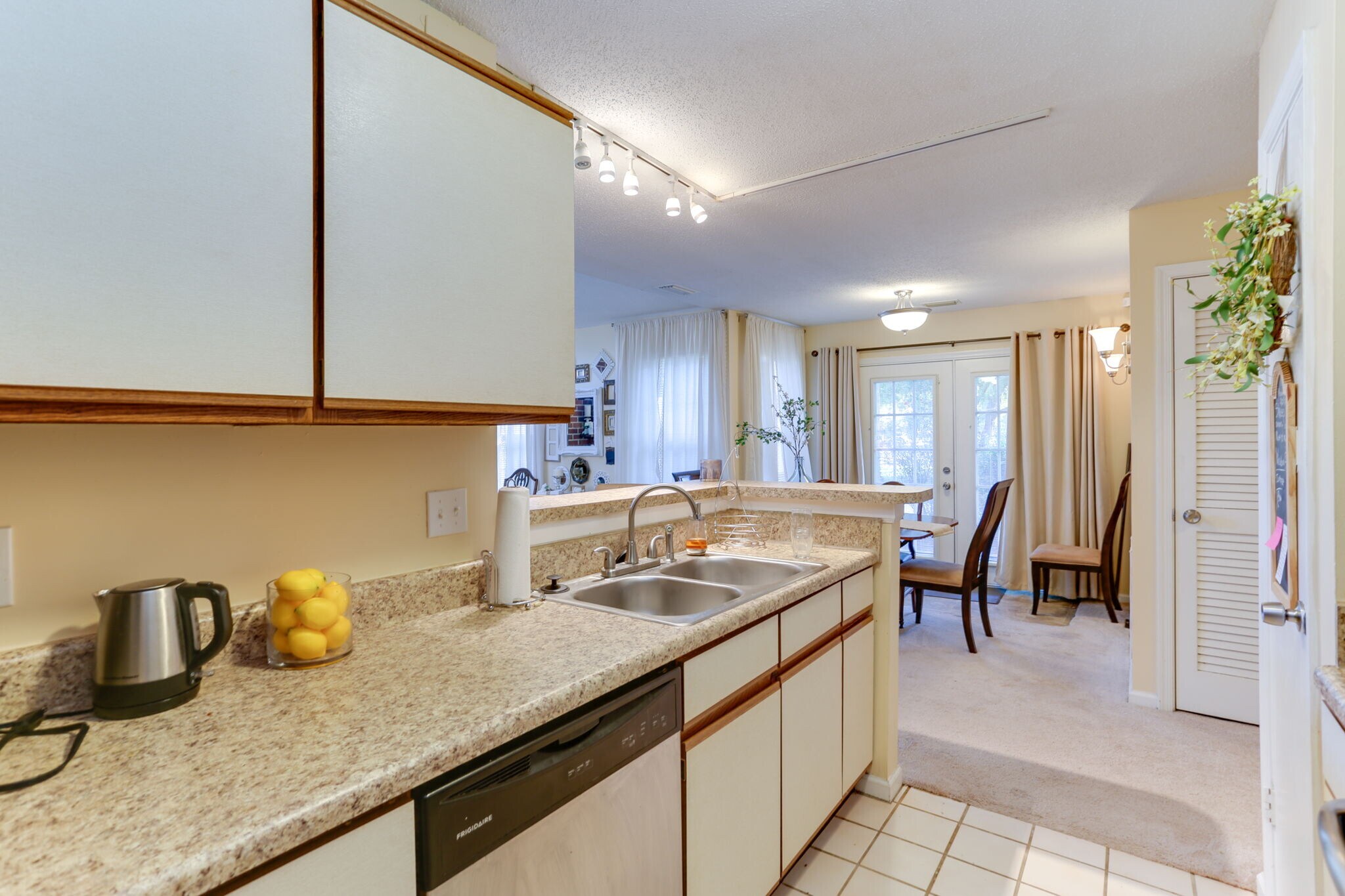 Building Photo - 422 Lees Mill Dr