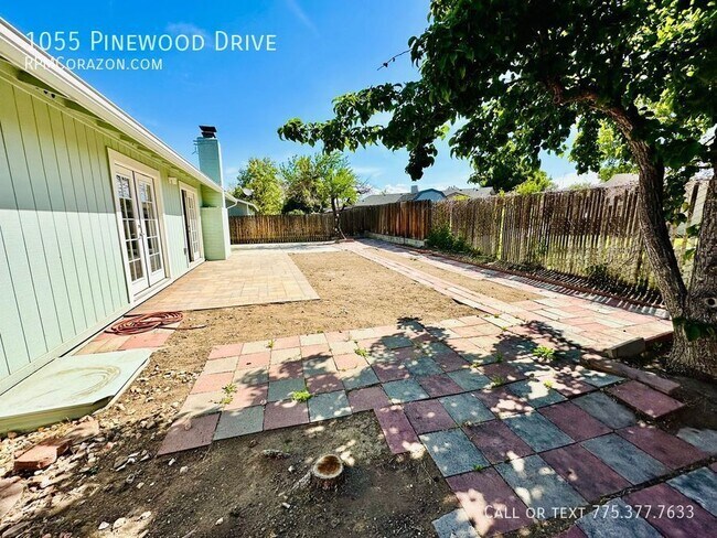 Building Photo - 1055 Pinewood Dr