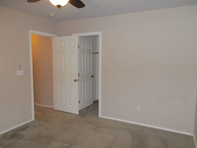 Building Photo - Spacious 3-Bedroom Cul-de-Sac Home in Prime Location