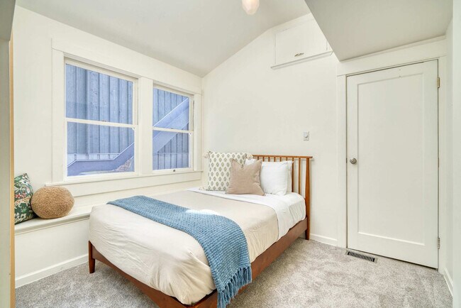 Building Photo - 1235 N Prescott St