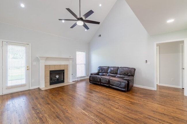 Building Photo - 10191 Wynmanor Dr