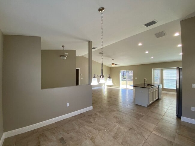 Building Photo - Desirable SW Ocala Neighborhood 3/2/2 **WON"T LAST**