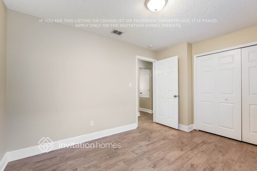 Building Photo - 423 Woodview Dr