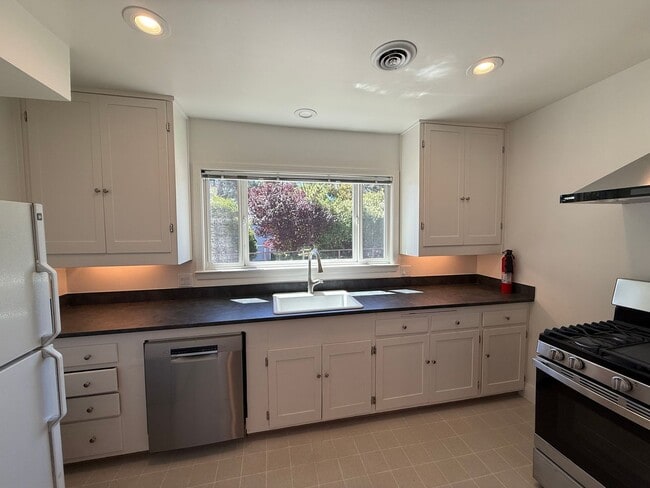 Building Photo - SPACIOUS 2BR/2BA + BONUS ROOM HOME WITH PRIVATE PATIO IN HISTORIC SAN QUENTIN VILLAGE