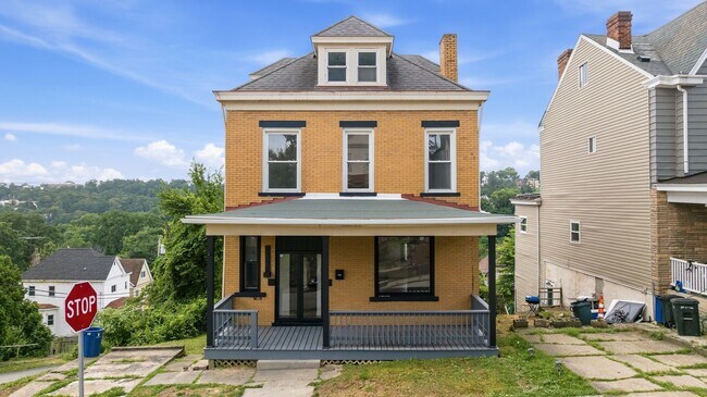 Building Photo - 256 E Meyers St