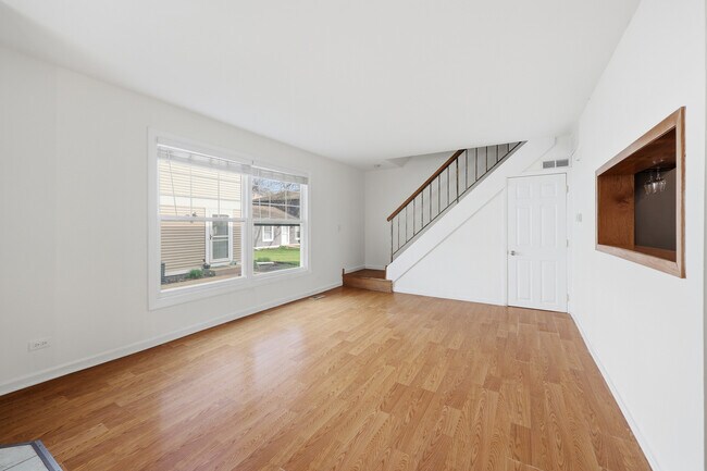 Building Photo - 377 Farmingdale Cir