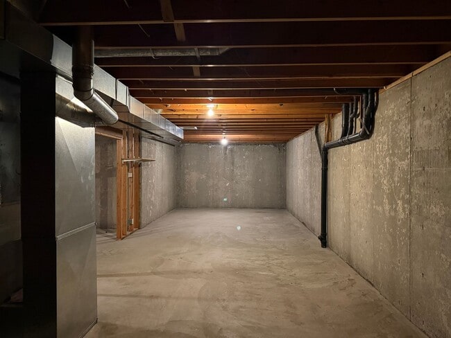 Building Photo - Stunning 3 Bed, 2 Bath Home near Riverside State Park!