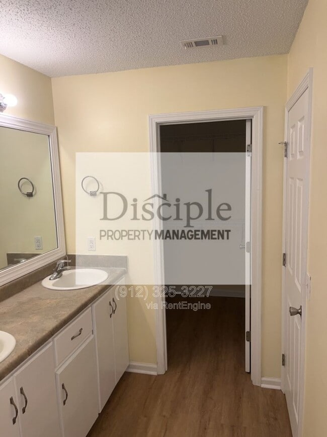 Building Photo - 295 Creekside Cir