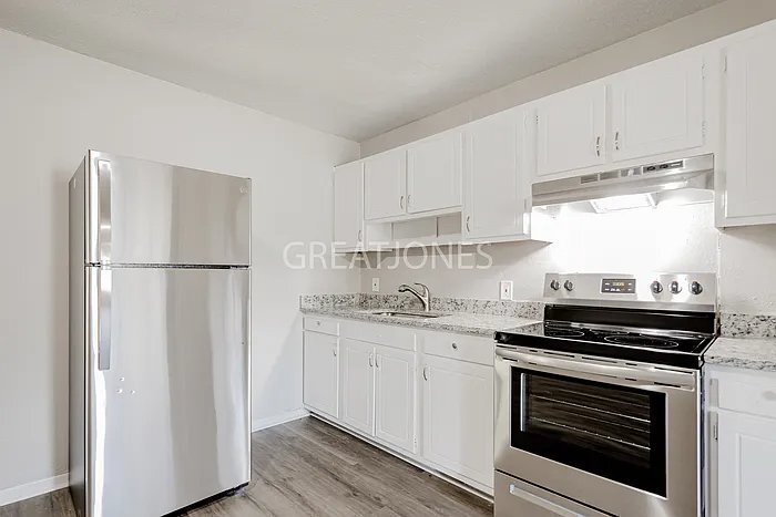 Building Photo - 6 Hitching Post Ct