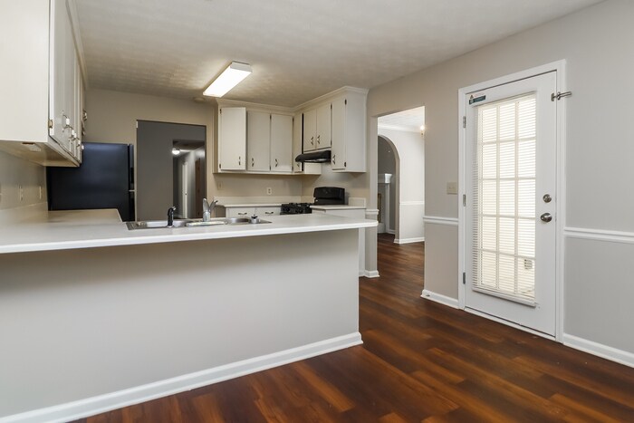 Building Photo - 155 Somerset Dr