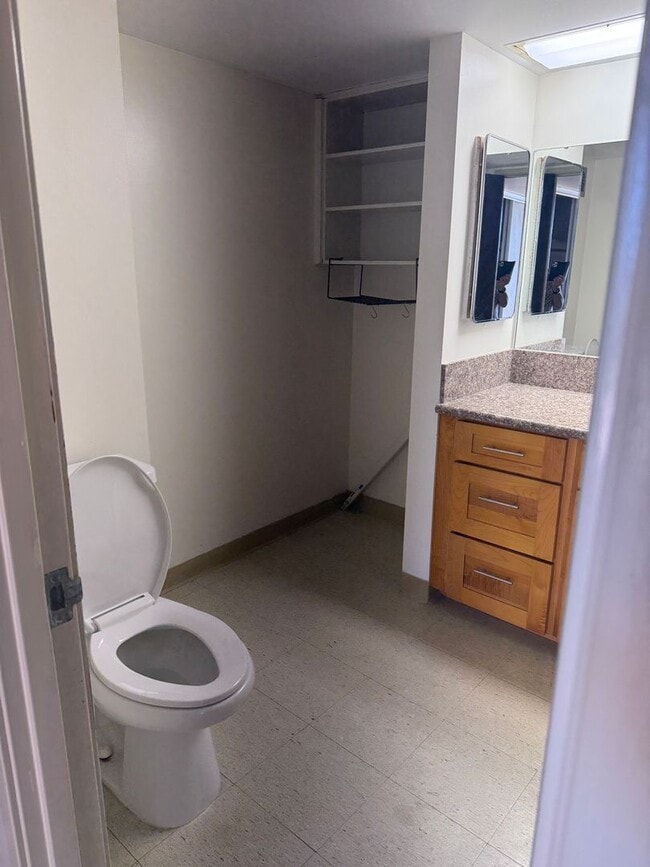 Building Photo - Makaha Valley Towers