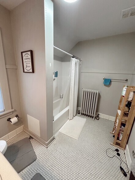 Building Photo - 1844 Woodland Ave