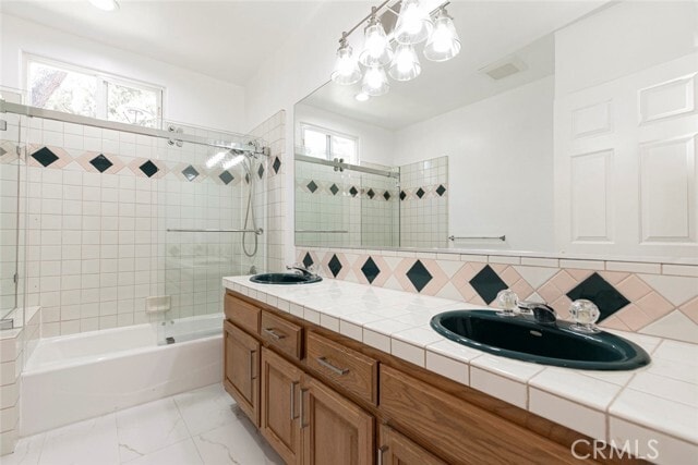 Building Photo - 2644 E Chevy Chase Dr