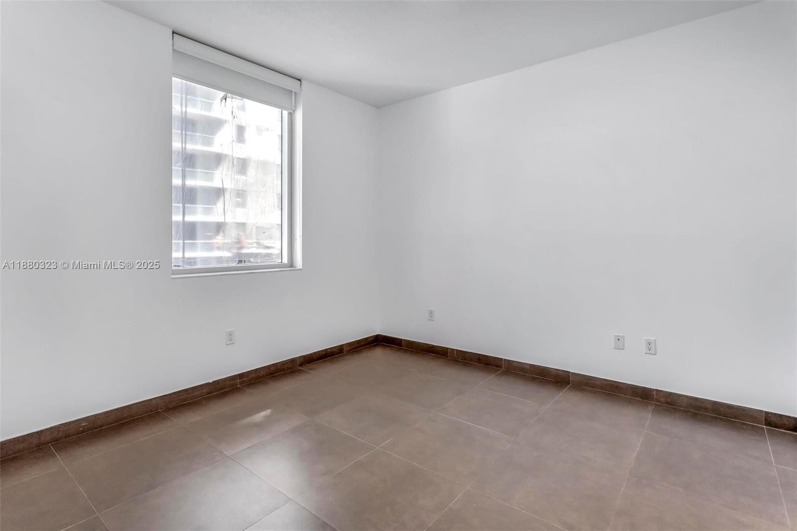 Building Photo - 1050 Brickell Ave