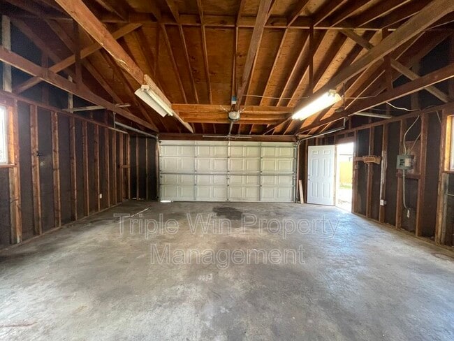 Building Photo - 915 Mullanphy Ln