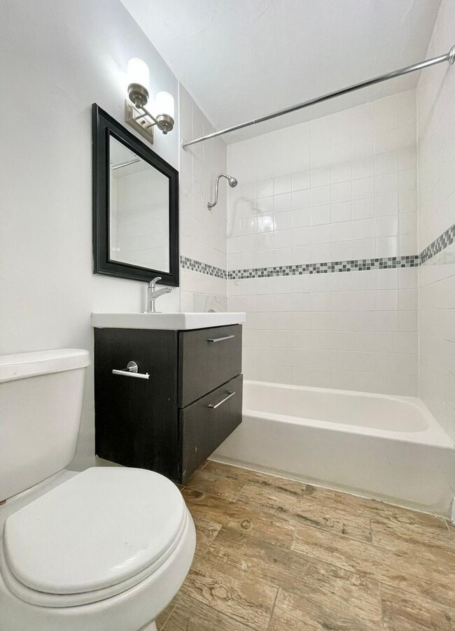 Building Photo - Spacious Studio Duplex