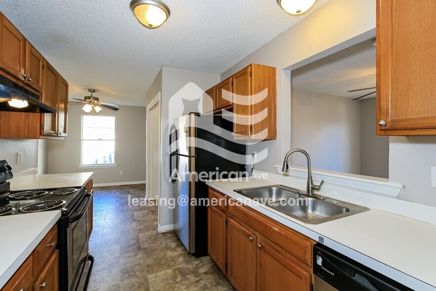 Building Photo - 423 Bradford Ln