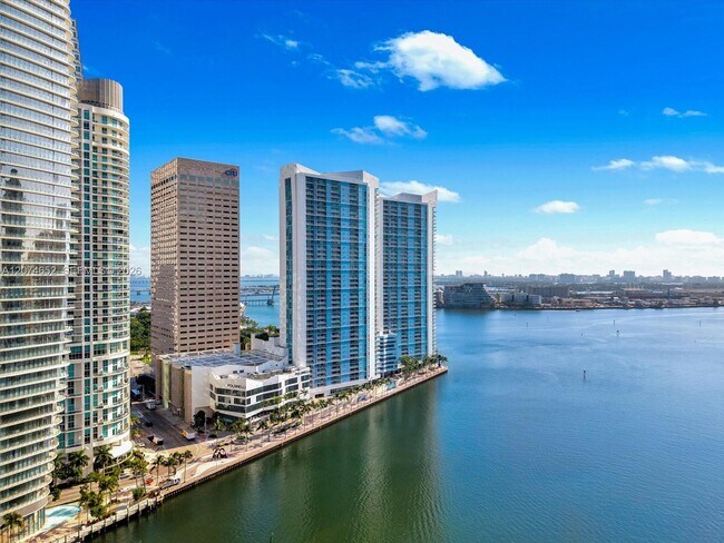 Building Photo - 300 S Biscayne Blvd