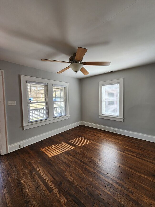 Building Photo - West Asheville Bungalow