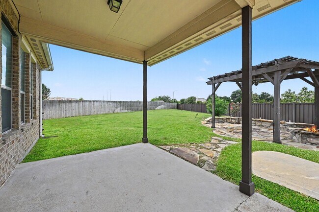 Building Photo - 2302 Blue Jay Ln