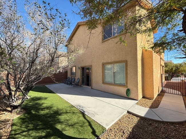 Building Photo - Gorgeous 3Bed/2.5Bath, 2-Story Home located in the Aliante Area- $500 Off Move In Fees