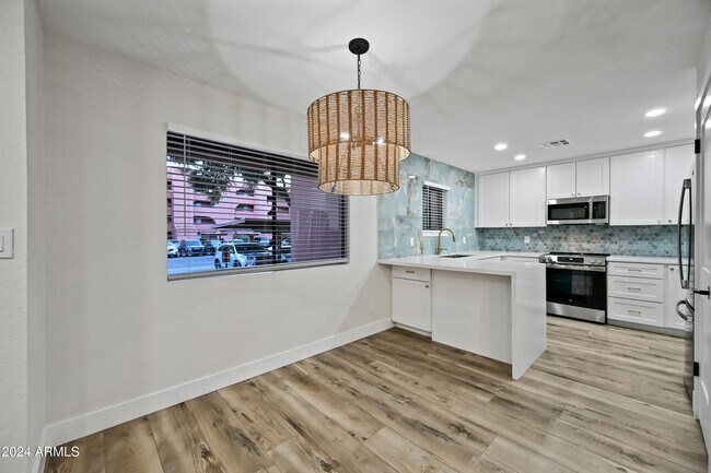 Building Photo - 12212 N Paradise Vlg Pkwy S