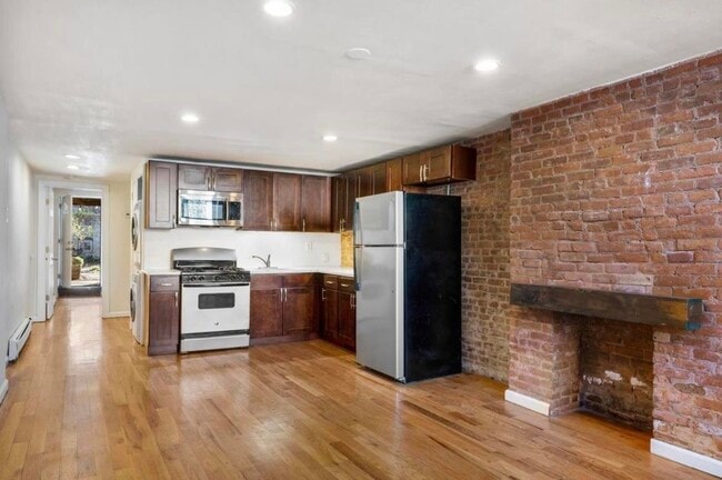 Building Photo - 65 Atlantic St