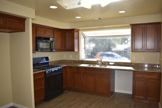 Building Photo - 182 Hillcrest Dr