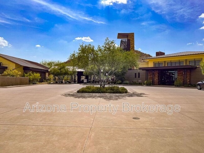 Building Photo - 20933 W Almeria Rd