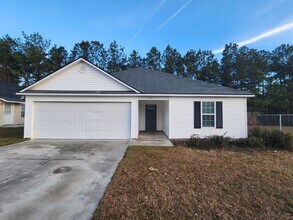 Building Photo - Comfortable 3-Bedroom Home with Open Layout