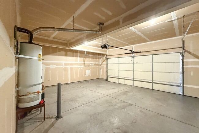 Building Photo - South Richland 4-Bedroom Home With Large Backyard