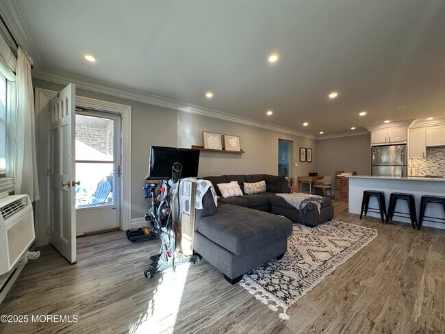 Building Photo - 1501 Ocean Ave N